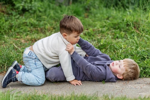 Sibling truce in five soft minutes
